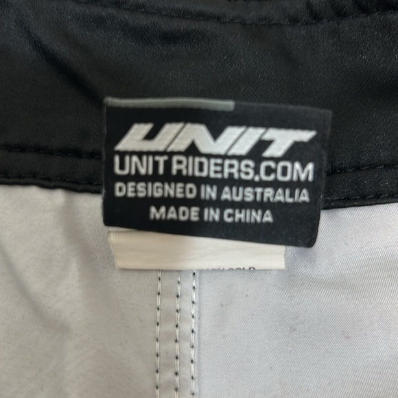 Vibrant Blue and Green Board Shorts with Tropical Design - Picture 6 of 6